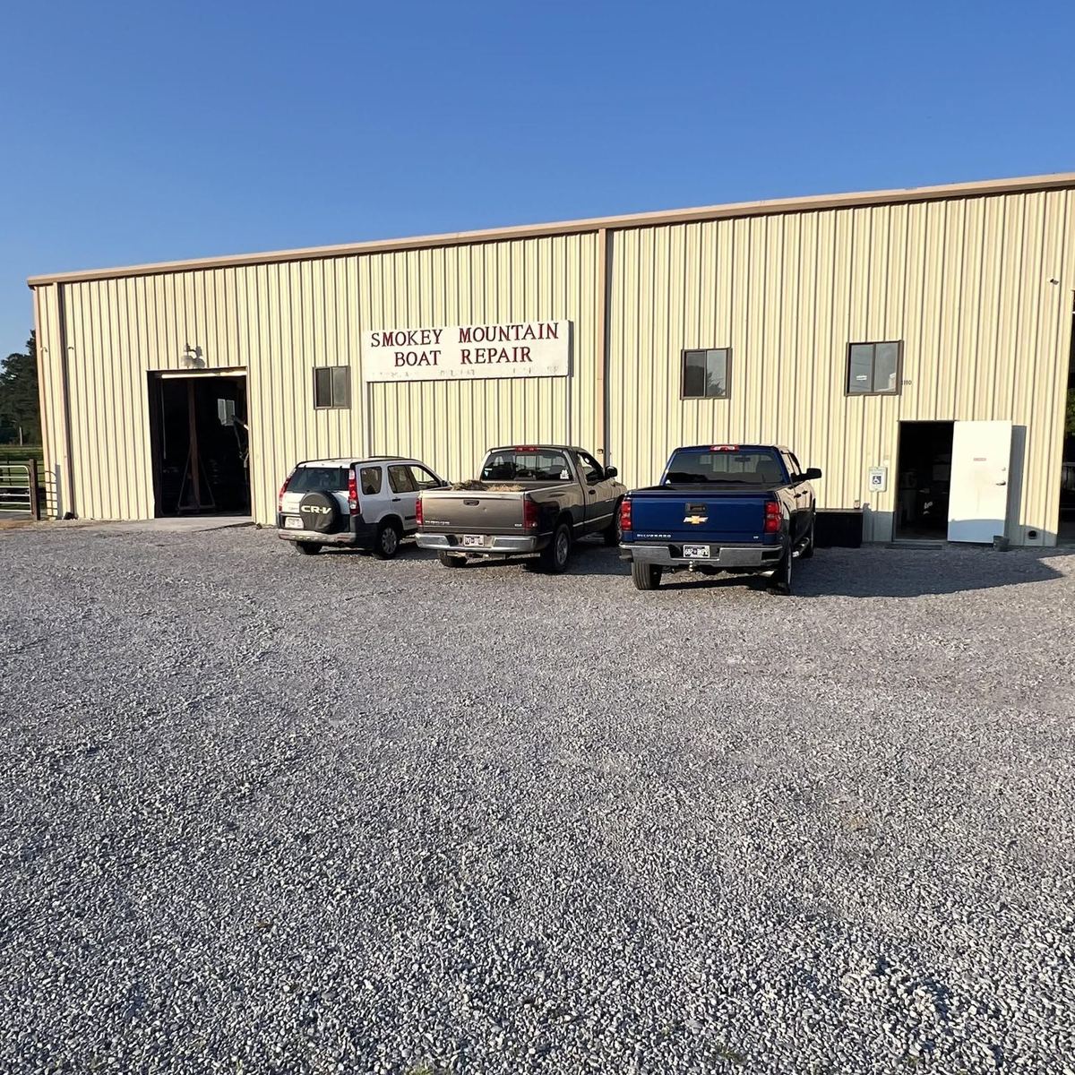 The Smokey Mountain Boat Repair building in Vonore with trucks parked out front
